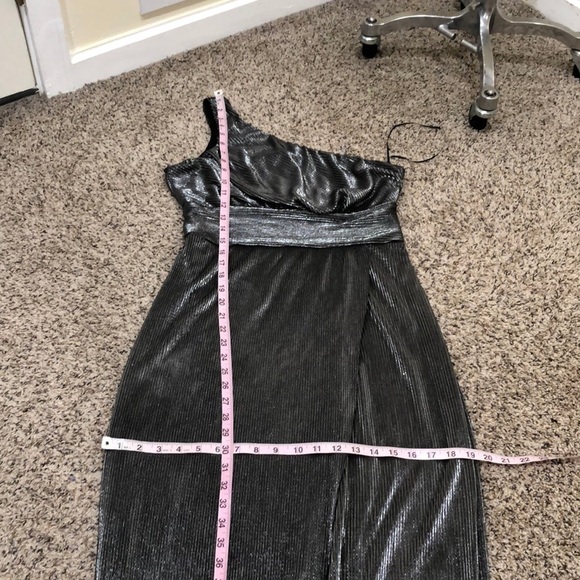 Likely Chandler Formal Maxi Dress Gown Size 8 Silver Pleated One Shoulder - Picture 11 of 12